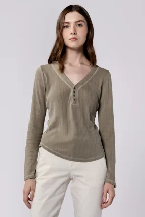 CORTADO LONG SLEEVE FITTED HENLEY TOP VETIVER